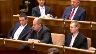 Marian Kotleba návrhy na prospech veci podporuje