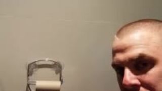 S prstom si r*ť neutrieš