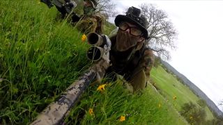 Airsoftový sniper si podal celý nepriateľský kemp