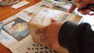 Chlapík si objednal z E - bay telefón za 700$ a došlo mu domo