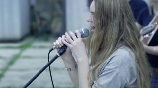 EMBERS - Smutné oči