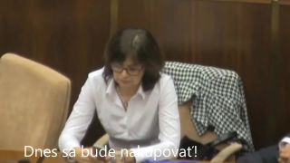 Ministerka spravoslivosti? Radšej iPhone ako kritiku.