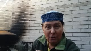 Jaroslava Brokešová připravuje vepřová kolínka ☺