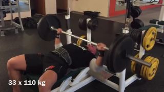 Bench press 33opakování se 110kg