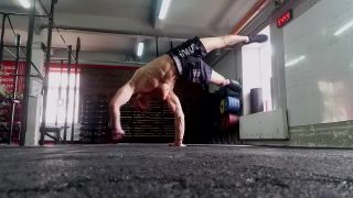 Čo všetko sa dá, keď máte silné ruky (street workout)