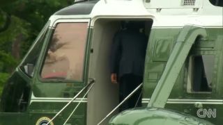 Prezident Obama zabudol salutovať