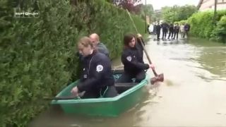 "Plťkový" zásah francúzskych policajtov