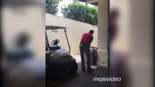 Idiot hrá golf!