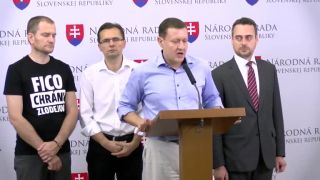 Razia u Bašternáka je len naoko. Tvrdí opozícia
