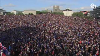 20 000 futbalových fanúšikov Islandu