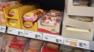 Jaruška beží pro desátu (svačinu) 