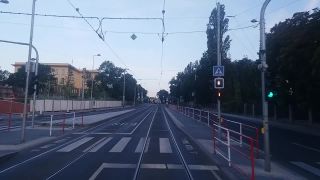 Brokeška jede přes vyhybku 50km/h.