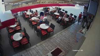 Majiteľ cukrárne zverejnil VIDEO, ako ho chcel Poliak ošklba