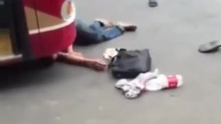 Brutální nehoda - autobus sražen chodcem...