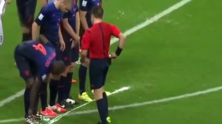 Futbalisti vs. rozhodca s penou
