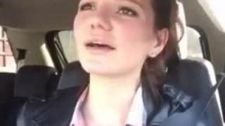 Zanôtila si v aute hymnu (Rusko)