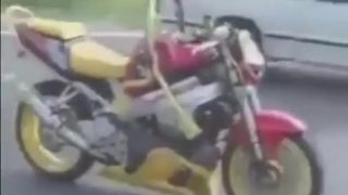 Keď oberáš jablká ale frajerka zavolá, že je sama doma.