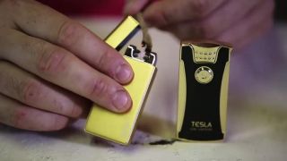 Nové elektrické zapalovače na cigarety od Tesli a Sparx