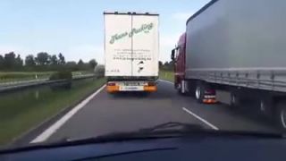 Kto z koho? (kamióny na D2)