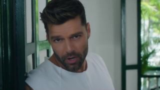 Ricky Martin ft. Yotuel - La Mordidita