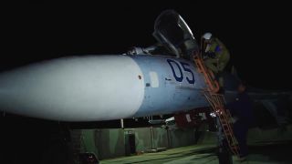 Nočný štart stíhačiek Su-27SM na Kryme