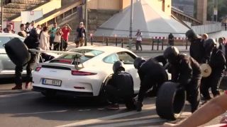 Priamo na magistrále prezuli auto - Pitstop po Česku