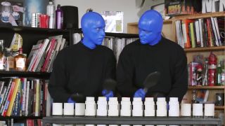 Prišli, naladili si nástroje a zahrali! (Blue Man Group)