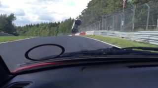 Renault Mégane RS v 200 km/h po náraze vzlietol (Nordschleife)