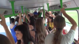 Spontánny spev národnej piesne v autobuse.(Rusko)
