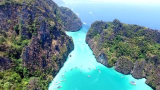 Thajské ostrovy Ko Phi Phi z výšky (Raj na Zemi)
