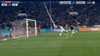 Geniálny gól Mesuta Özila.(Gól roka 2016 ?)