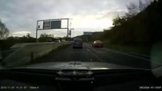 Policajtom v Prahe unikal zdrogovaný muž (CZ)