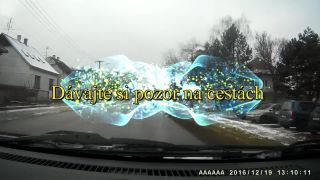 Telefonovanie za volantom v praxi (mobil na riti)