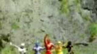 Power rangers dino hrmenie a suboj ninjou