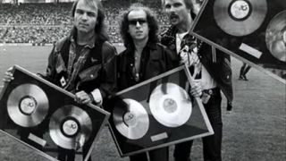 SCORPIONS - Fly people fly. - D. Videos