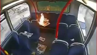 Cestujúci podpálil autobus (Anglicko)