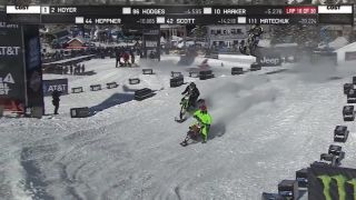 Závody v snežných motorkách
