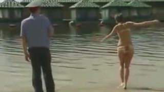 Slečna, tu je zákaz kúpania! (Rusko)