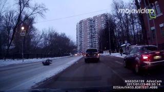 Jedno auto ťa pustí a druhé ťa prejde! (Rusko)