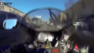 Absencia páru kolies nielen na vozidle, ale aj v hlave.