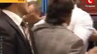 Vitali Klitschko boxt in ukrainischen Parlament