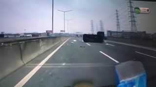 Hrozivá nehoda na dialnici. (Guangzhou Čína)