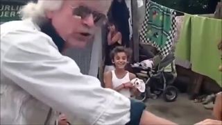 Rudolf Vaský na návšteve v osade