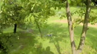 Rozzúrený záhradkár a motorkári