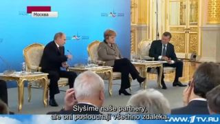 Putin odpovedal Merkelovej ohľadne Pussy Riot