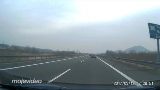 Keď si ideš v pohodičke rýchlosťou 100km/h (Poľsko)