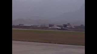 Su - 30 letí veľmi nízko nad zemou