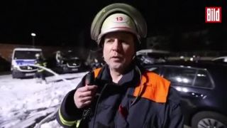 Ľavicoví radikáli podpálili policajné autá v Hamburgu