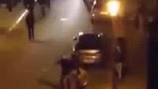 Migranti z rôznych krajín si to rozdali na nemeckej ulici