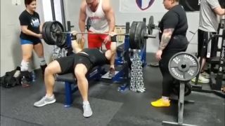 Vlhké dlane ťa môžu niekedy zabiť (tlaky s 250 kg)